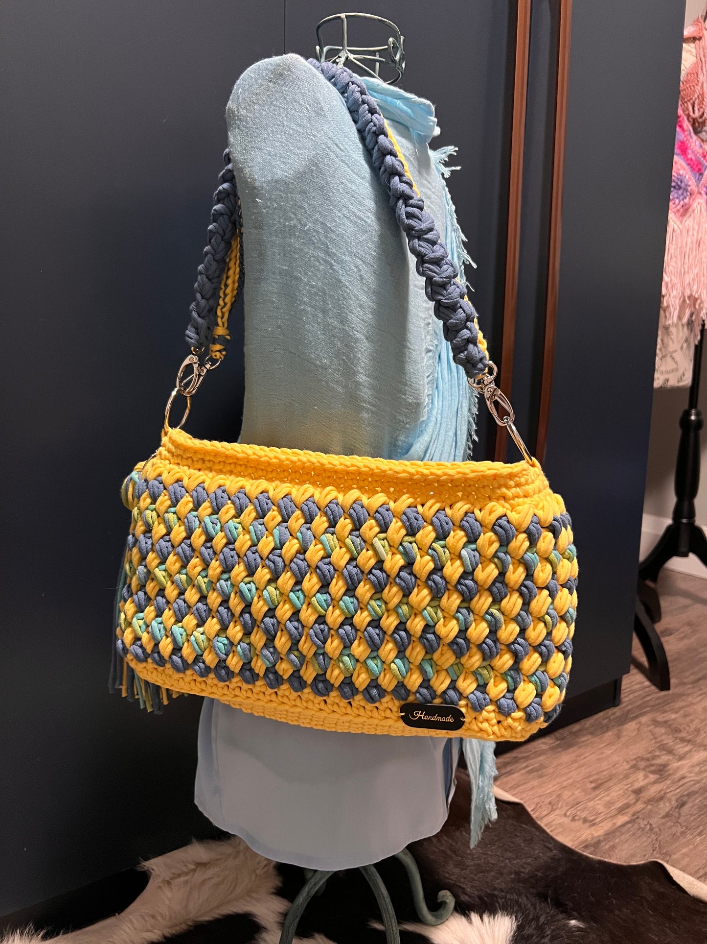 Yellow & Blue Zig Zag Lined Zipper Purse