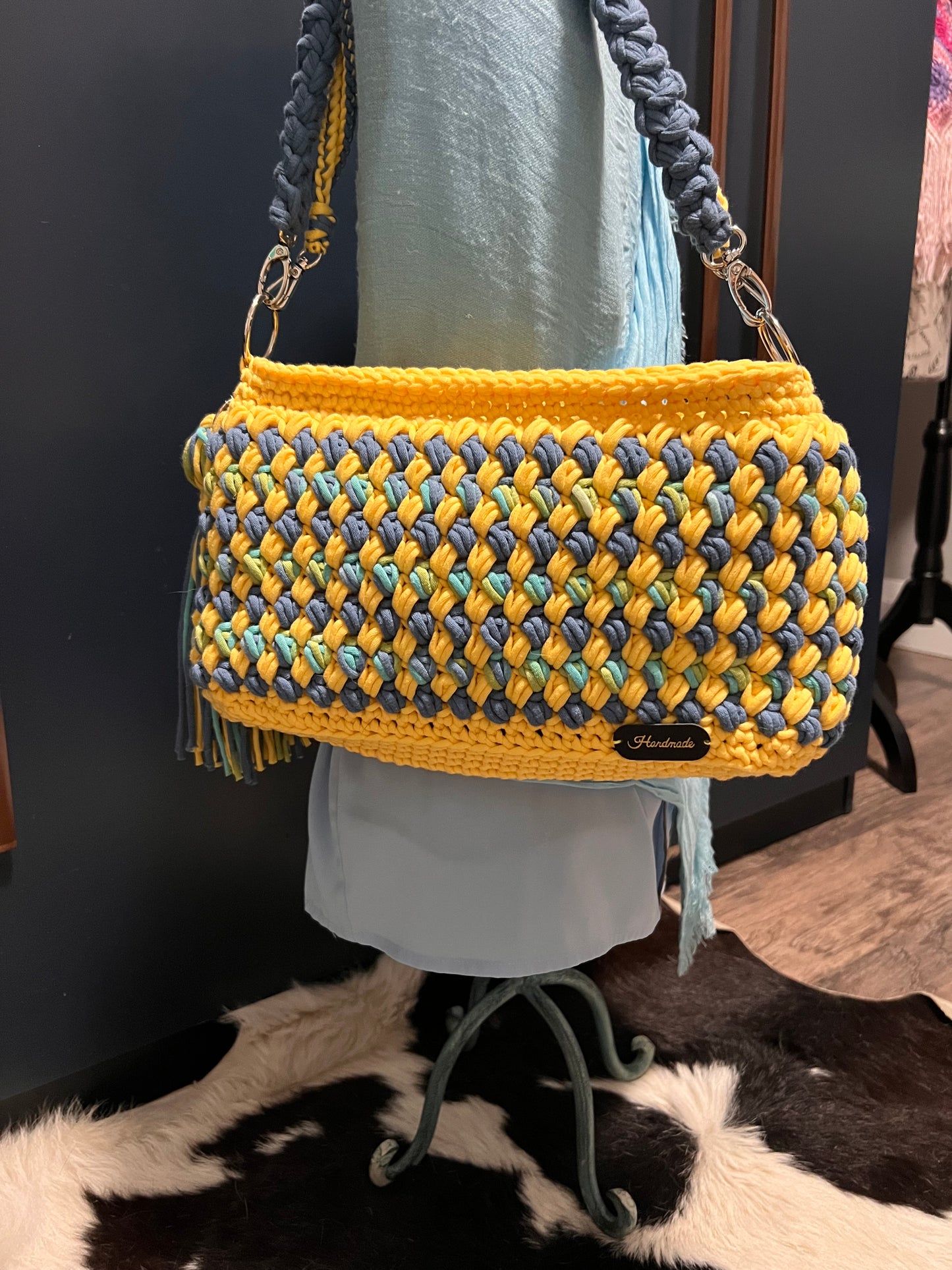 Yellow & Blue Zig Zag Lined Zipper Purse