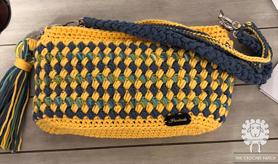 Yellow & Blue Zig Zag Lined Zipper Purse